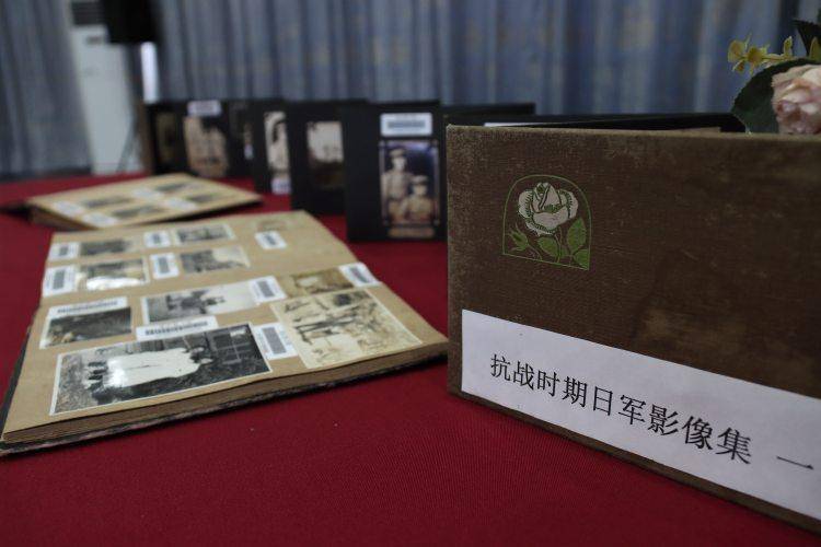 包含日軍士兵私人相簿、信函，一批侵華鐵證被捐贈至重慶圖書館
