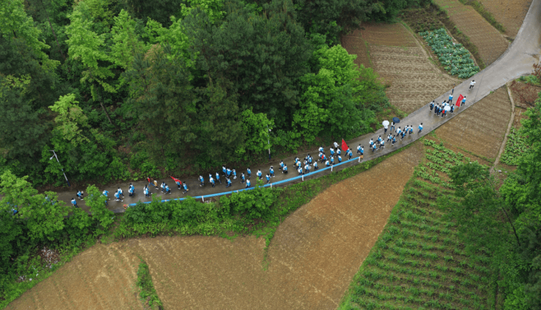 綏陽縣儒溪中學：步履鏗鏘赴春光 凝心聚力戰高考