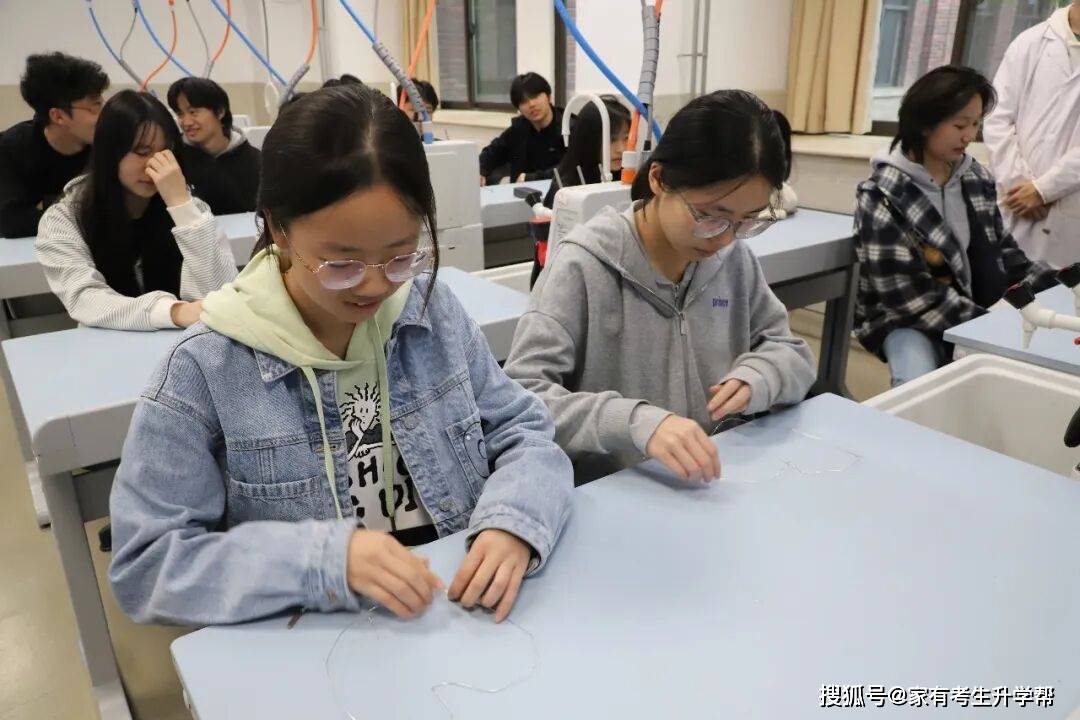 看見科學、化啟未來，鄭州大學化學學院走進鄭州中學開展科普實踐活動紀實