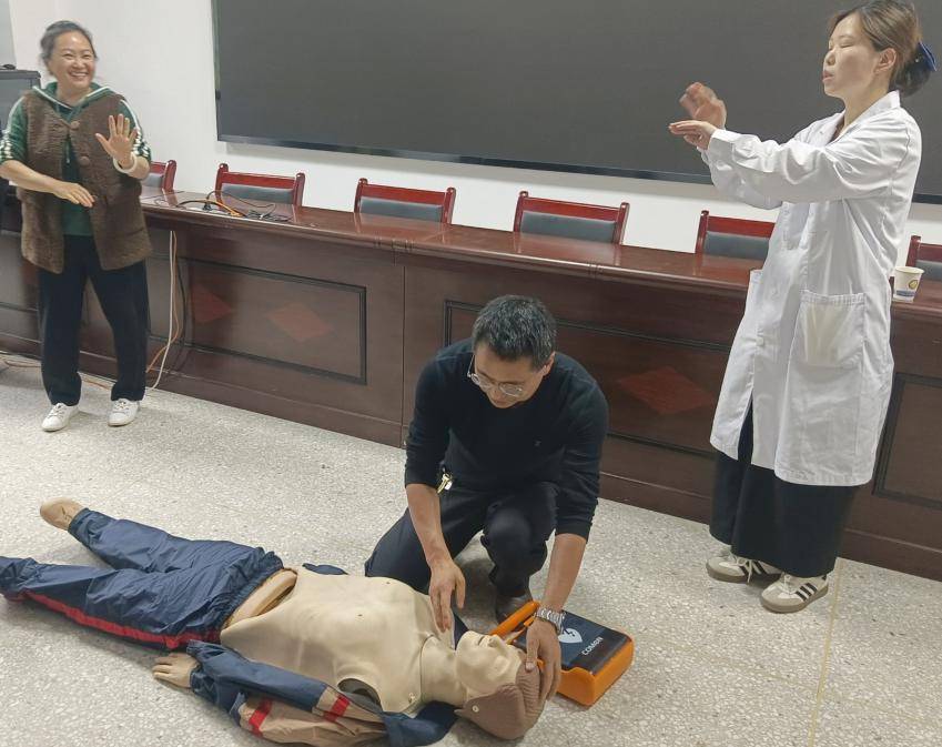 原創興山縣高橋紅軍小學開展急救培訓，築牢校園安全防線