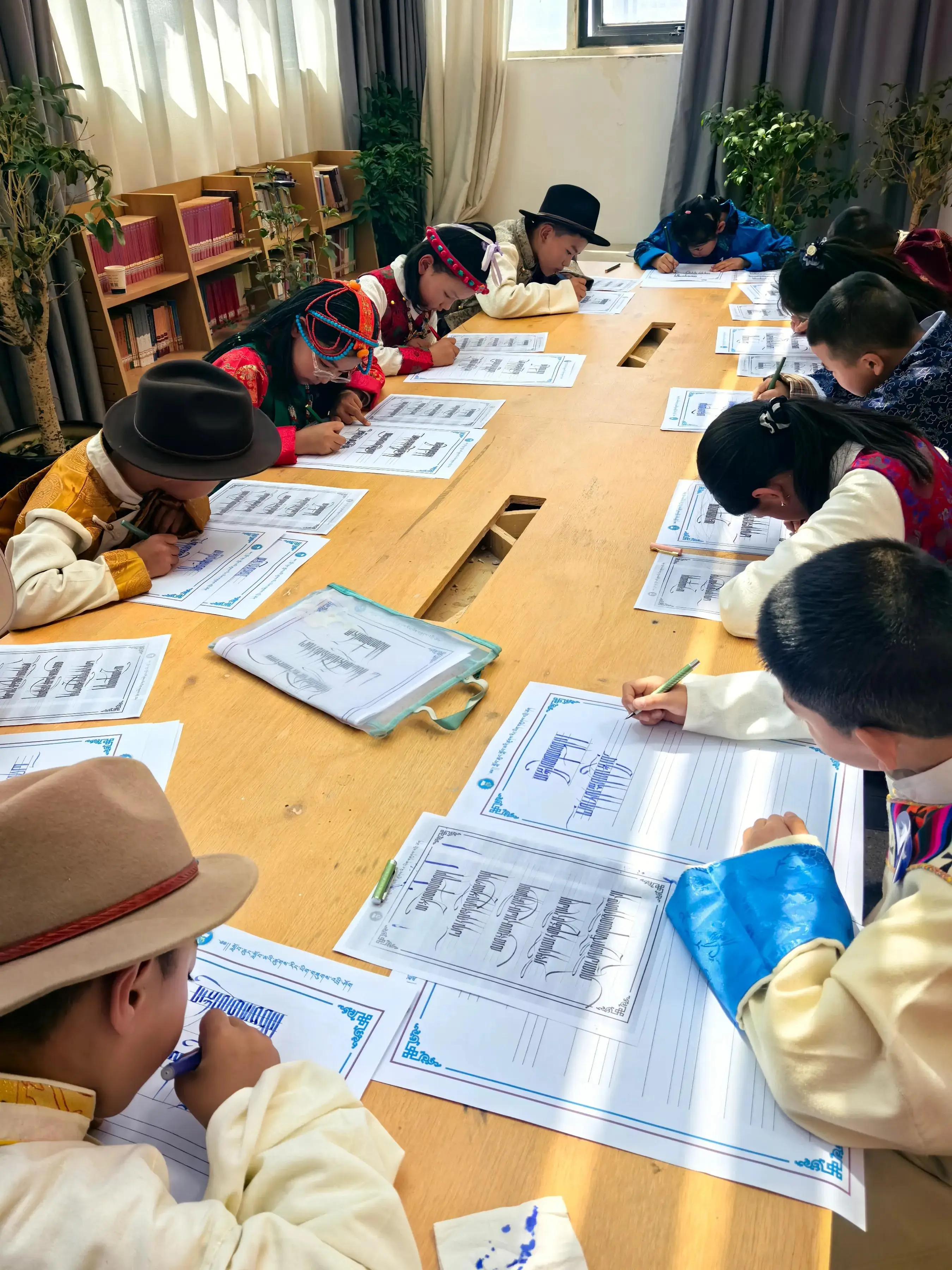 西藏日喀則市圖書館開展藏文書法競賽活動