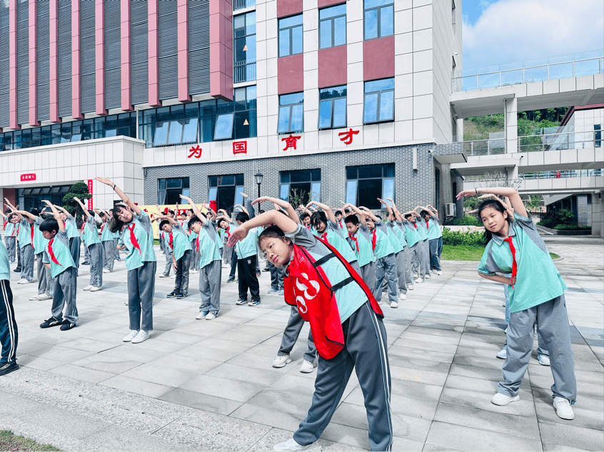 陽光體育強體魄 五育並舉促成長——尋烏縣第一小學開展陽光大課間展示活動