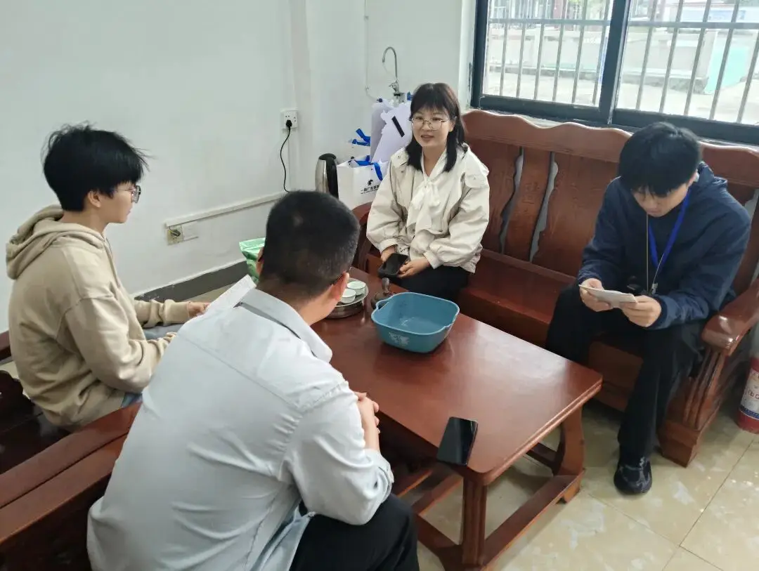 結對情誼深 共話教育夢——尋烏縣三二五小學黨員骨幹教師送教岑峰中小學活動