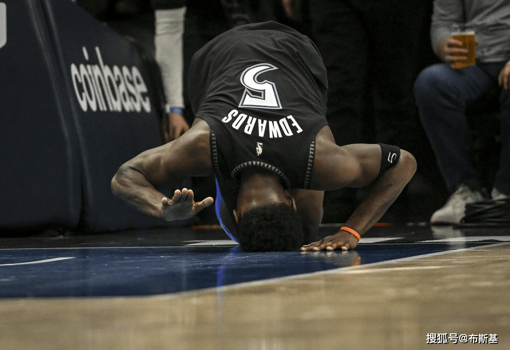 原創華子左膝重傷退賽！拍地板那一幕看哭多少人，迪文琴佐報銷重擊