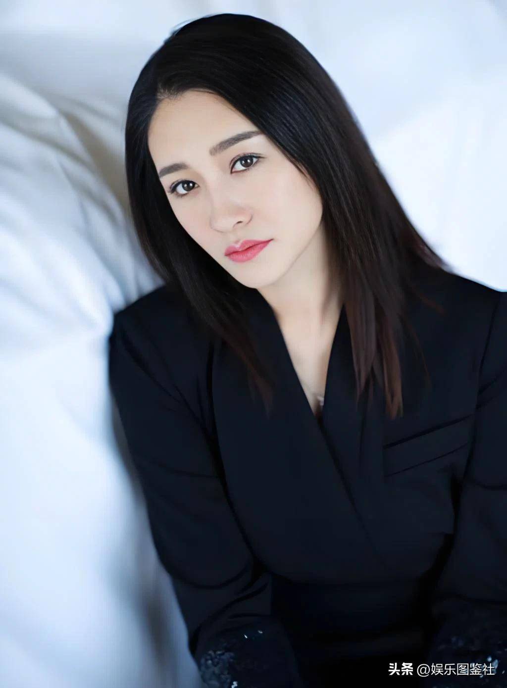 原創李小冉：歲月沉澱演技，從容綻放活出女性高光