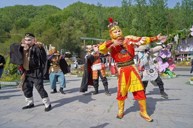 五一暢遊雞冠洞：自然奇觀邂逅花海狂歡，演藝美食免單暢享！