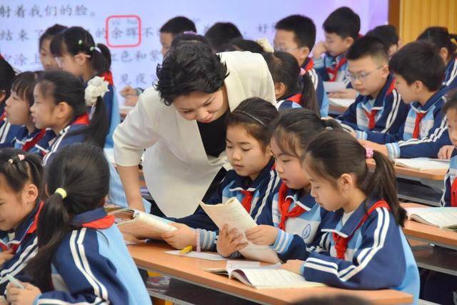 新蕾競綻智慧課堂 賦能開福品質教育——2026年開福區小學“新蕾杯”智慧課堂教學競賽（語文1-3年級組）在清湘小學舉行