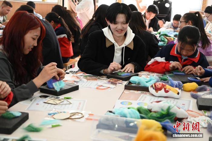 內蒙古：來華留學生與鄉村小學生共上中文課