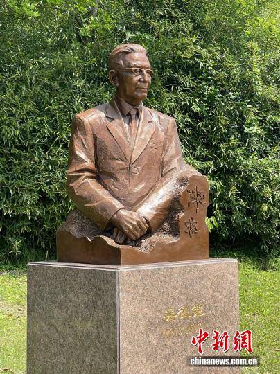 吳徵鎧院士銅像在復旦大學揭幕