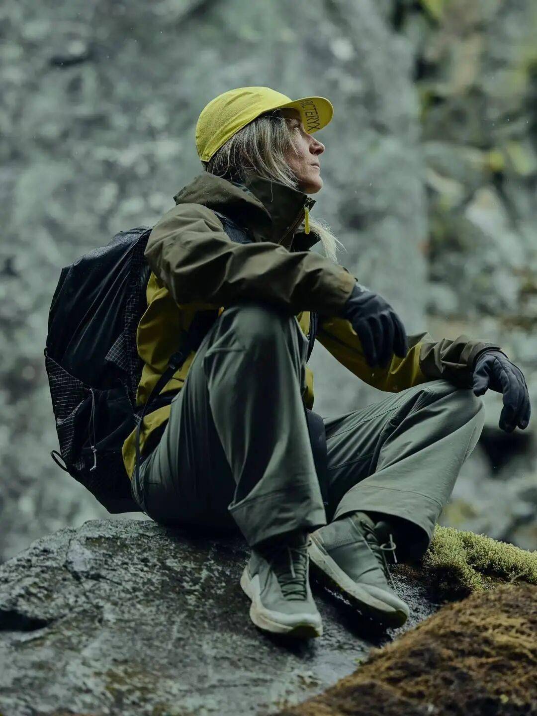 始祖鳥們砸碎貨架：一場蓄謀已久的“中產時間爭奪戰”