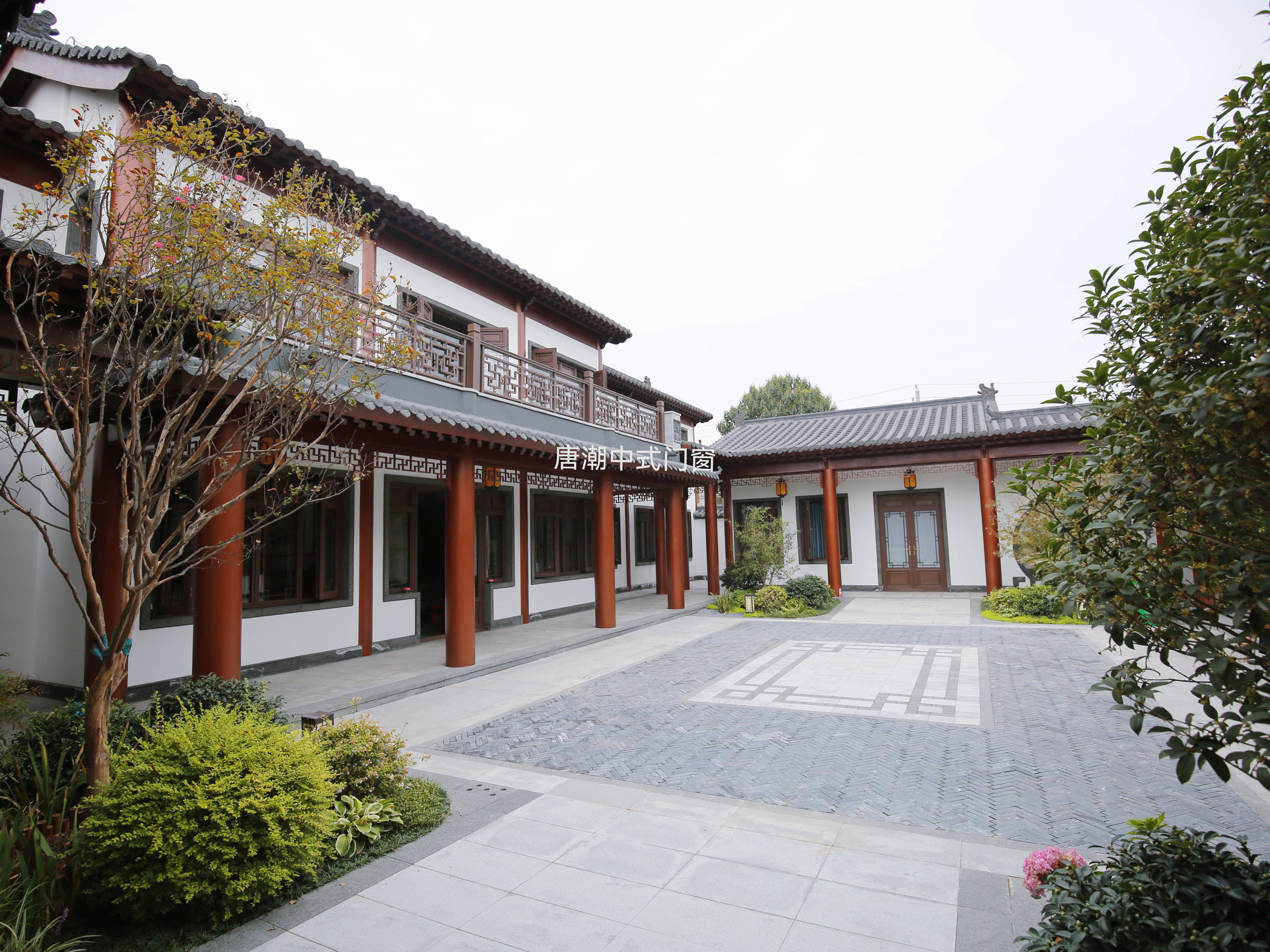 剖析傳統四合院門窗選購要點，現代四合院門窗哪家價效比高