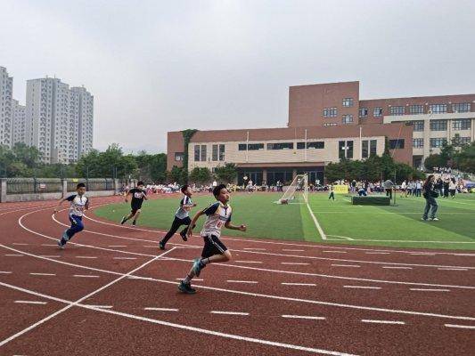 淄博市博山區四十畝地小學舉行春季田徑運動會