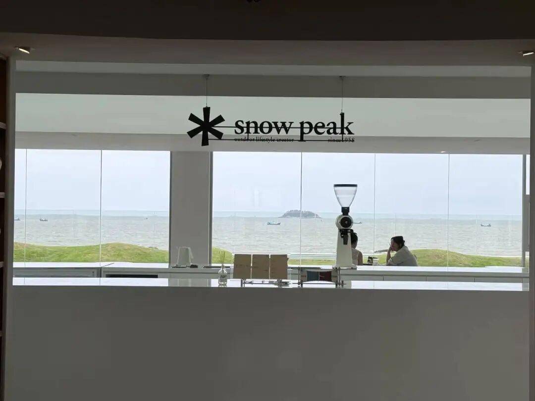 始祖鳥們砸碎貨架：一場蓄謀已久的“中產時間爭奪戰”