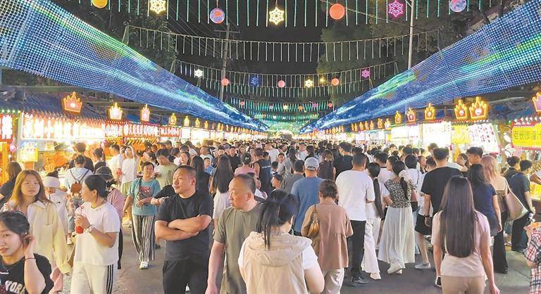 天氣清涼 旅遊“火熱”