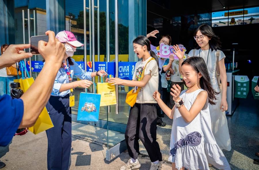 全國首列樂高樂園主題列車啟程，打造上海旅遊“首站旅遊”新樣板