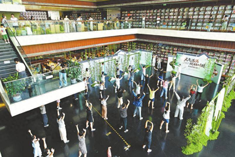 圖書館裡做早操