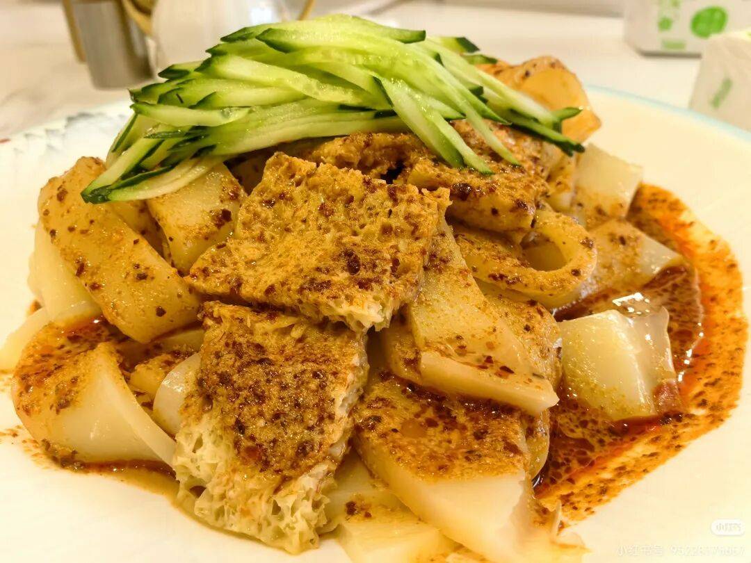 甘肅燒烤夾餅走紅北京，這一口“攢勁”美食怎麼吃？