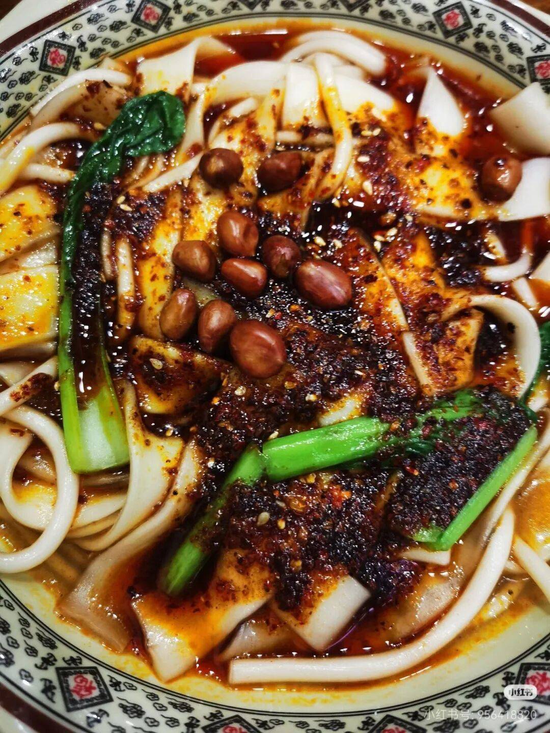 甘肅燒烤夾餅走紅北京，這一口“攢勁”美食怎麼吃？