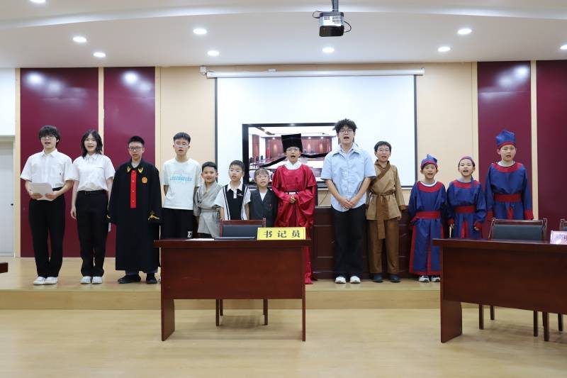 志願服務聚巴東法治教育潤童心