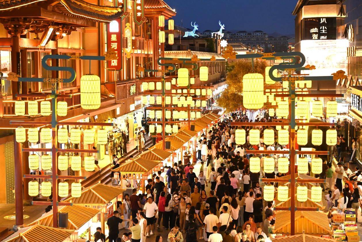 甘肅敦煌：暑期旅遊人氣旺