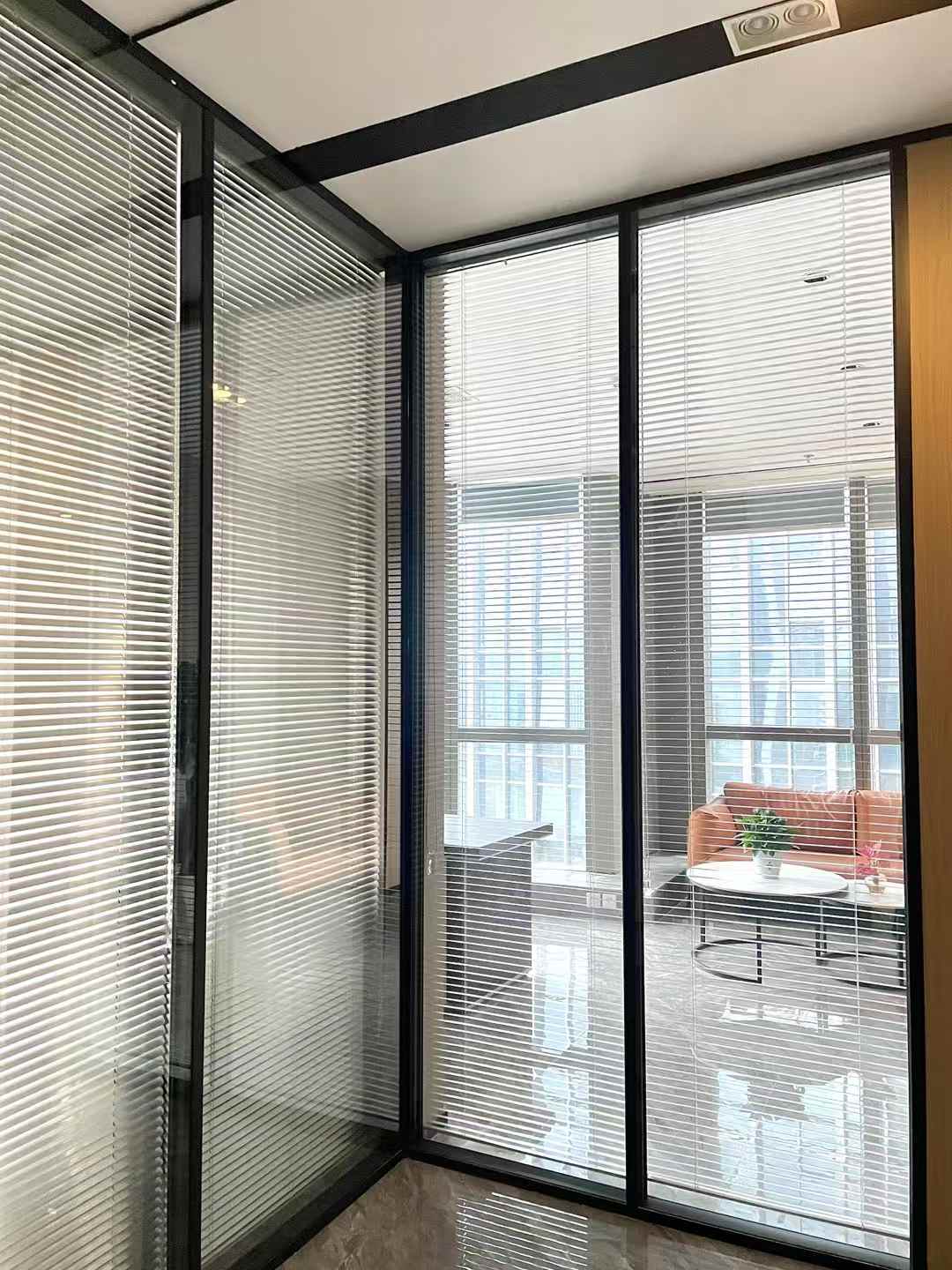 貴陽智慧電動捲簾窗簾怎麼選 本土窗簾定製實用參考