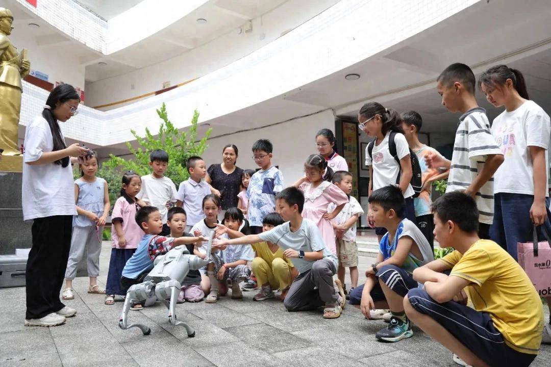 “科學魔法秀”走進赫山區圖書館 少年兒童沉浸式探秘科學世界