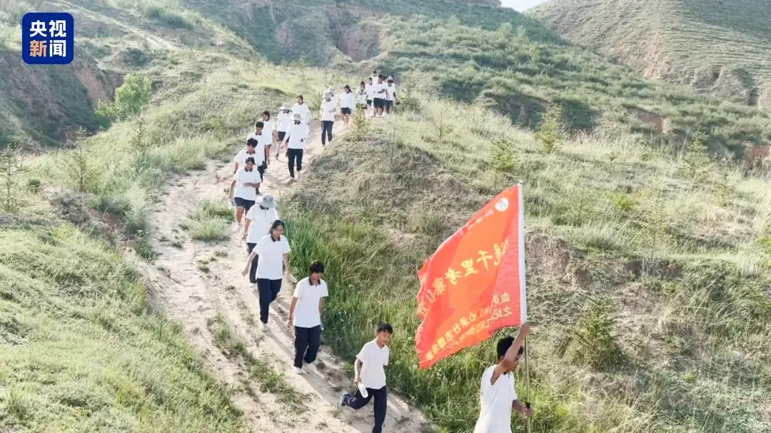原創一所中學，20年，4萬公里：585個孩子用腳走出來的“思政課”