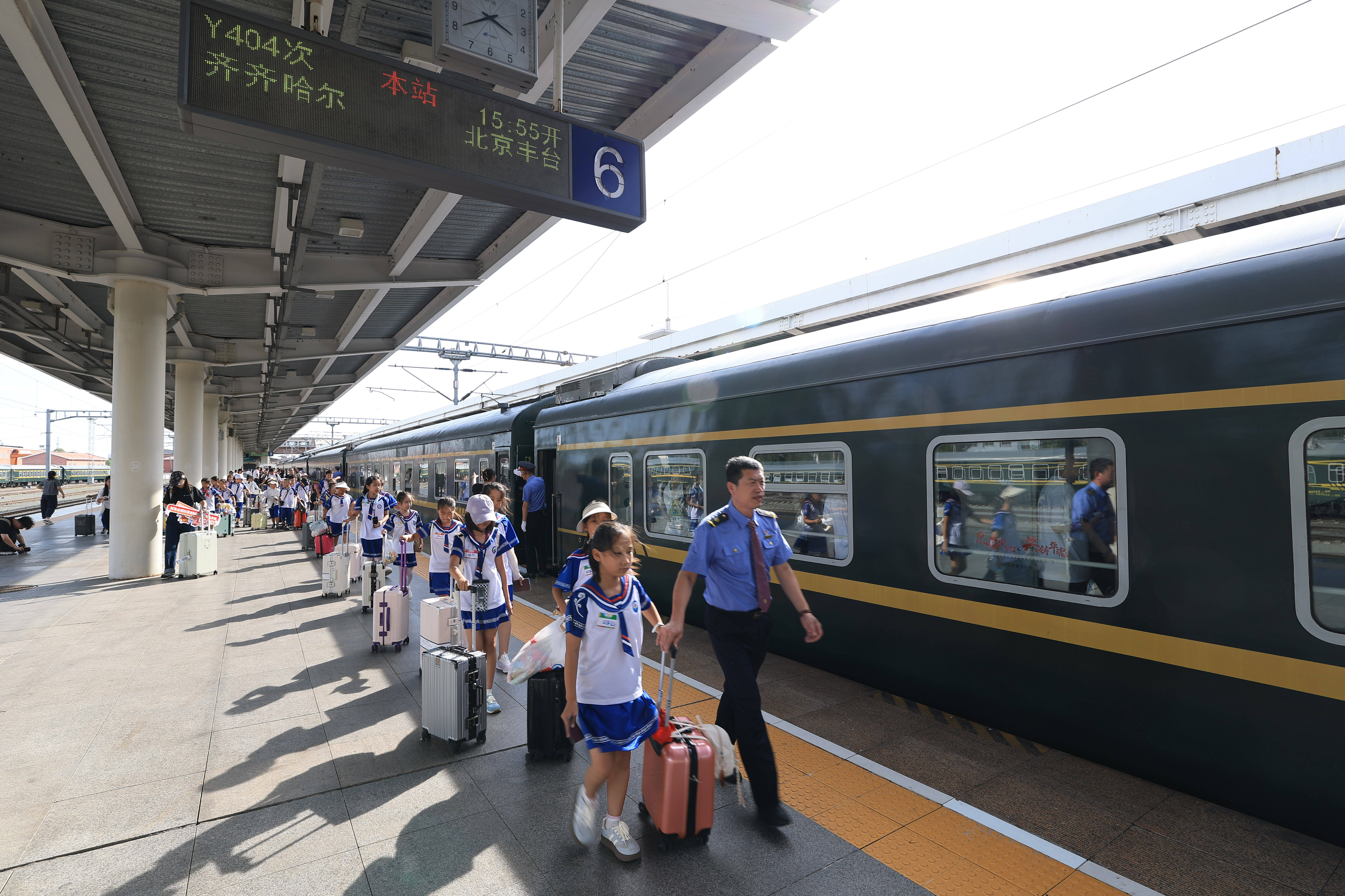 哈鐵開行今年首趟黑龍江至北京研學旅遊專列#