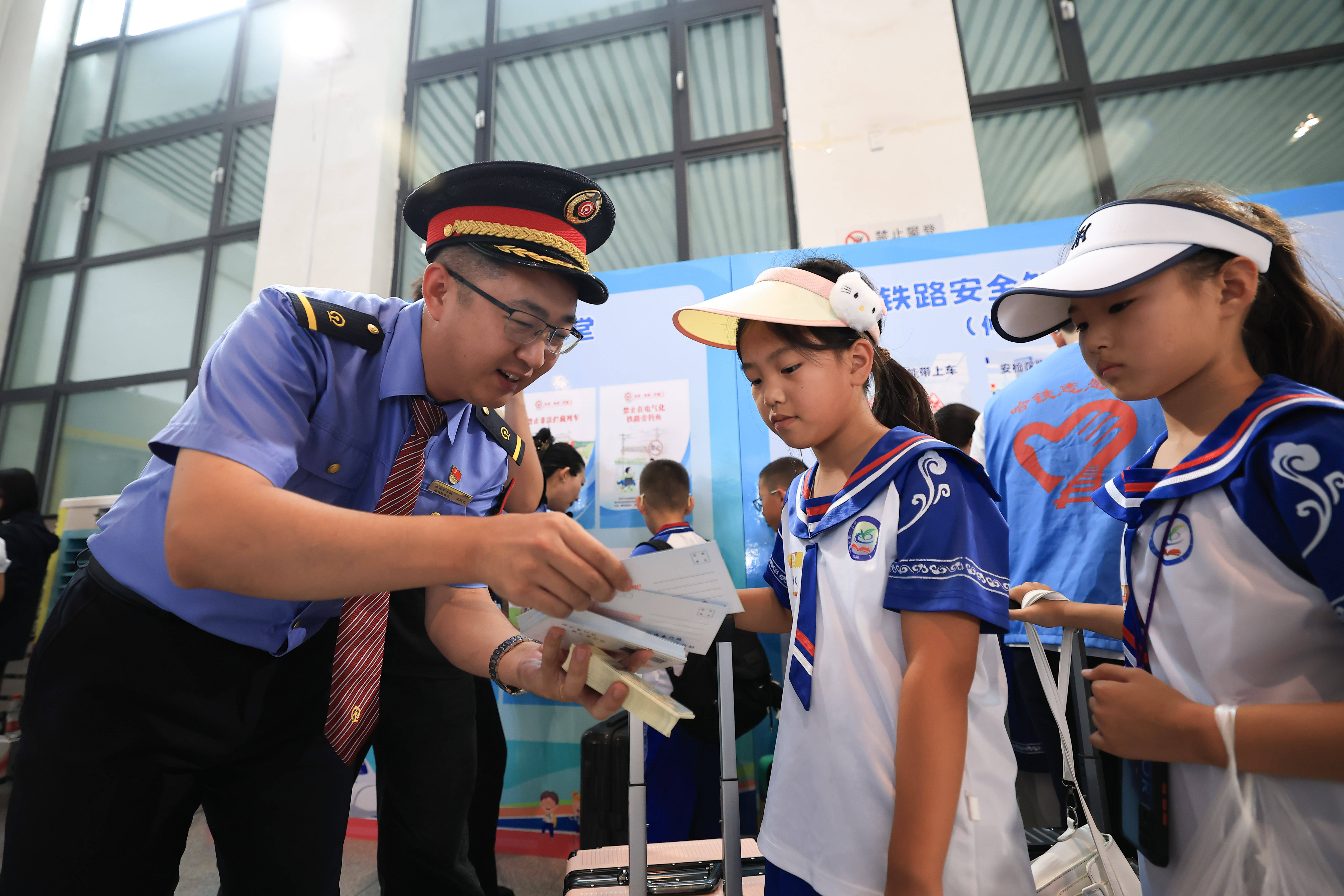 哈鐵開行今年首趟黑龍江至北京研學旅遊專列#