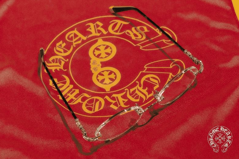 溥儀眼鏡 25 週年壓軸企劃： 和 CHROME HEARTS 隆重呈獻專屬紀念款眼鏡