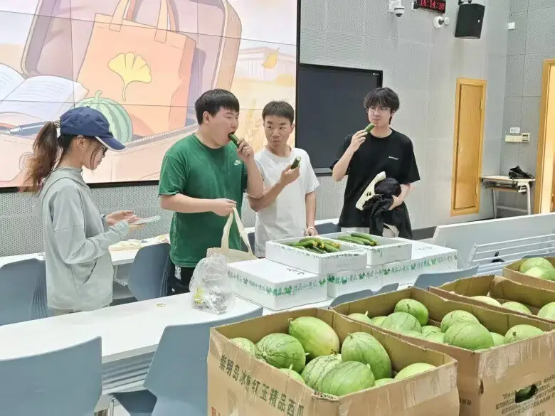 立秋，考研慰問變成了“豐收儀式”