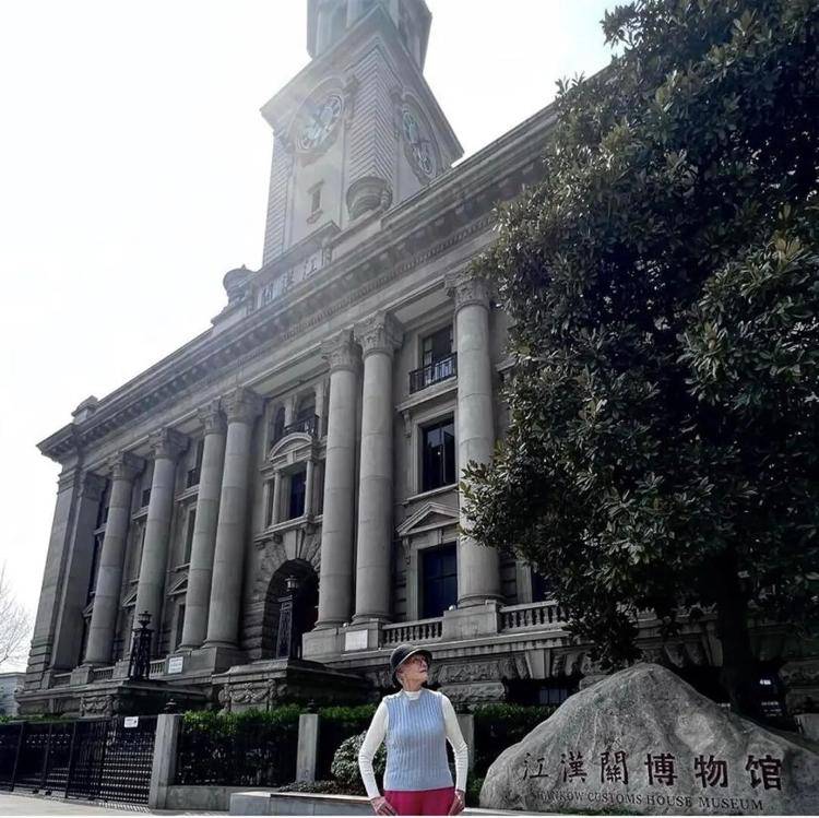 馬斯克發帖鼓勵大家來中國旅遊，其母親跟帖“花式”誇讚中國旅遊體驗