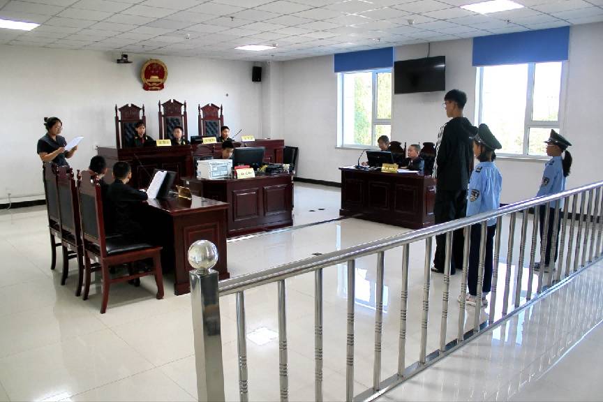德潤青苗惠澤成林｜模擬庭審學法律法治護航伴成長