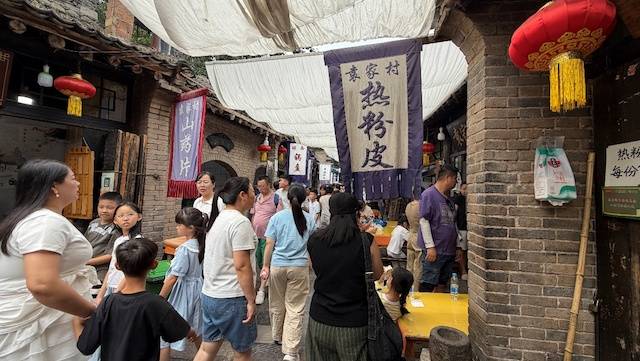 實探！從“點燈沒油”到年旅遊收入13億元：袁家村何以成為鄉村旅遊第一村？