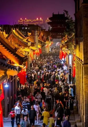 實探！從“點燈沒油”到年旅遊收入13億元：袁家村何以成為鄉村旅遊第一村？