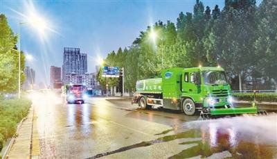 搶抓雨停間隙 快速恢復市容環境
