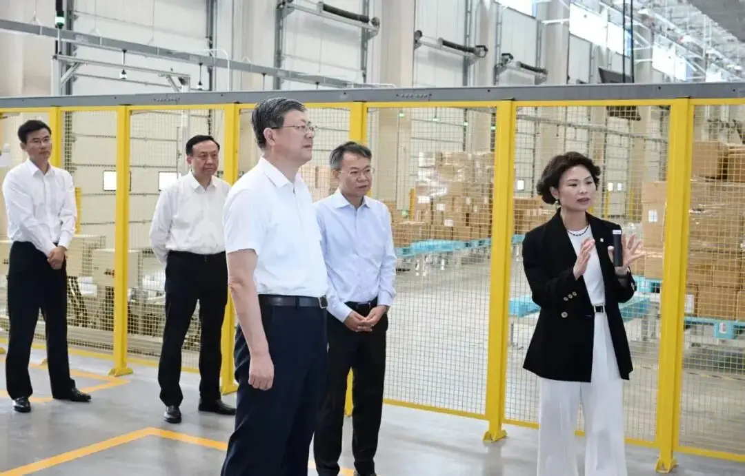 上海市委書記陳吉寧，調研馬士基臨港綜合物流旗艦倉