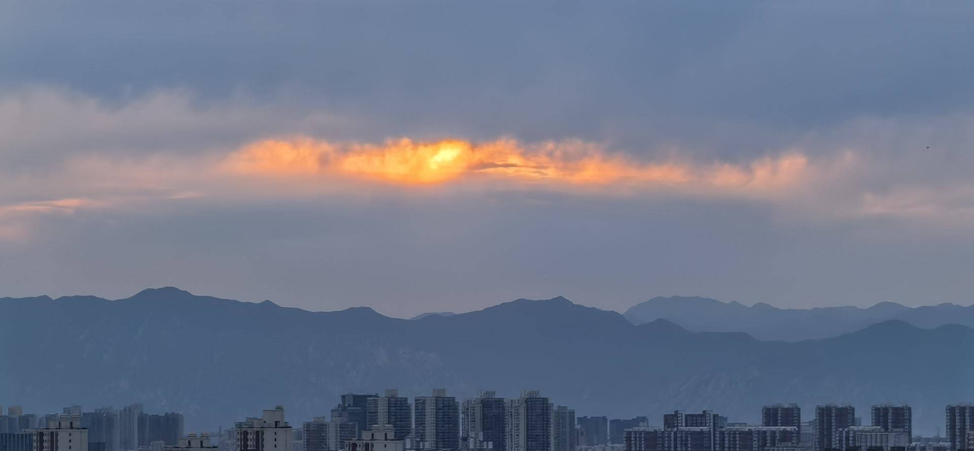 暮色漫過天際，收藏一抹京城晚霞