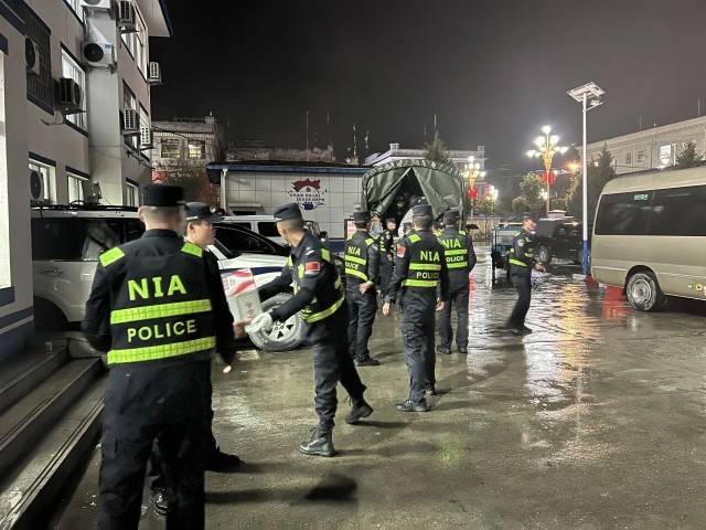 吉隆口岸多名人員失聯 移民管理部門緊急調集346名警力搶險救援