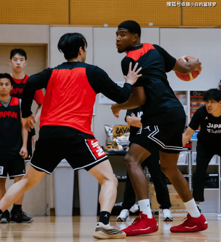 原創八村文班同上FIBA封面！採訪透露購置694平豪宅 收藏8輛大排量豪車