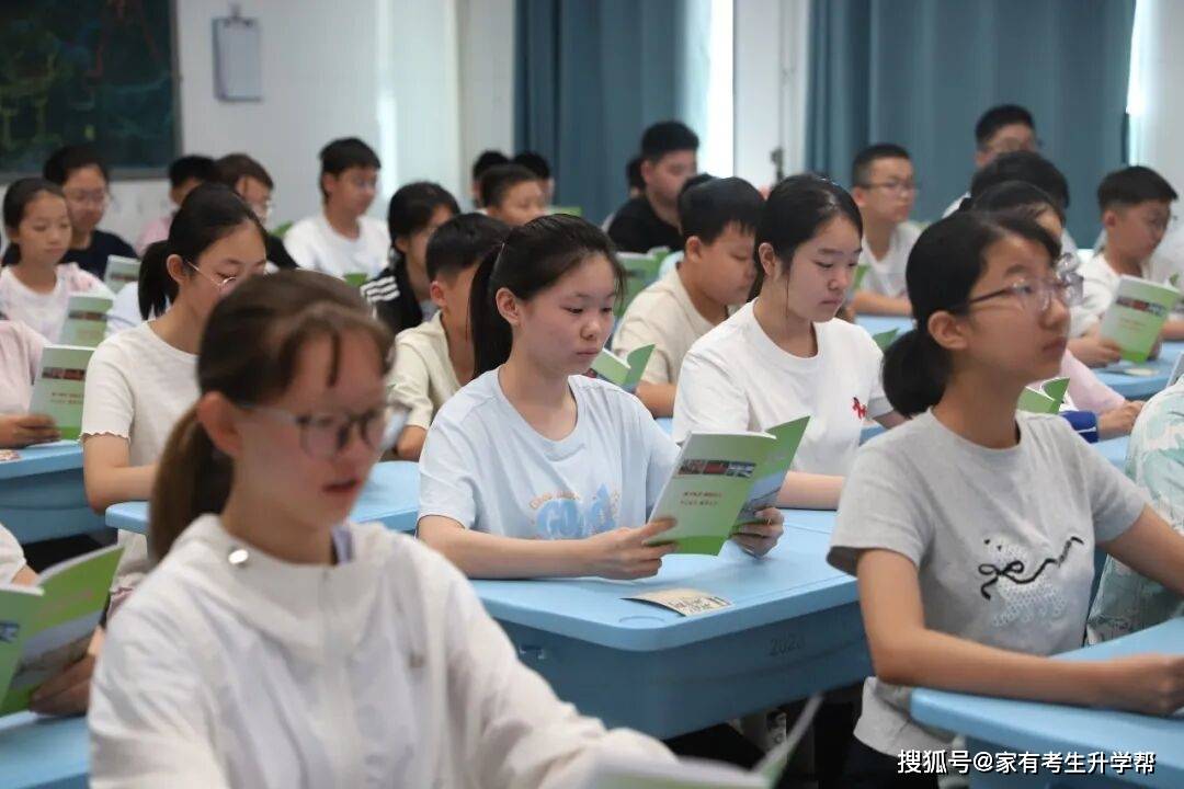 少年築夢啟新程、揚帆奮進譜華章，鄭州群英中學2026級七年級新生入學教育紀實