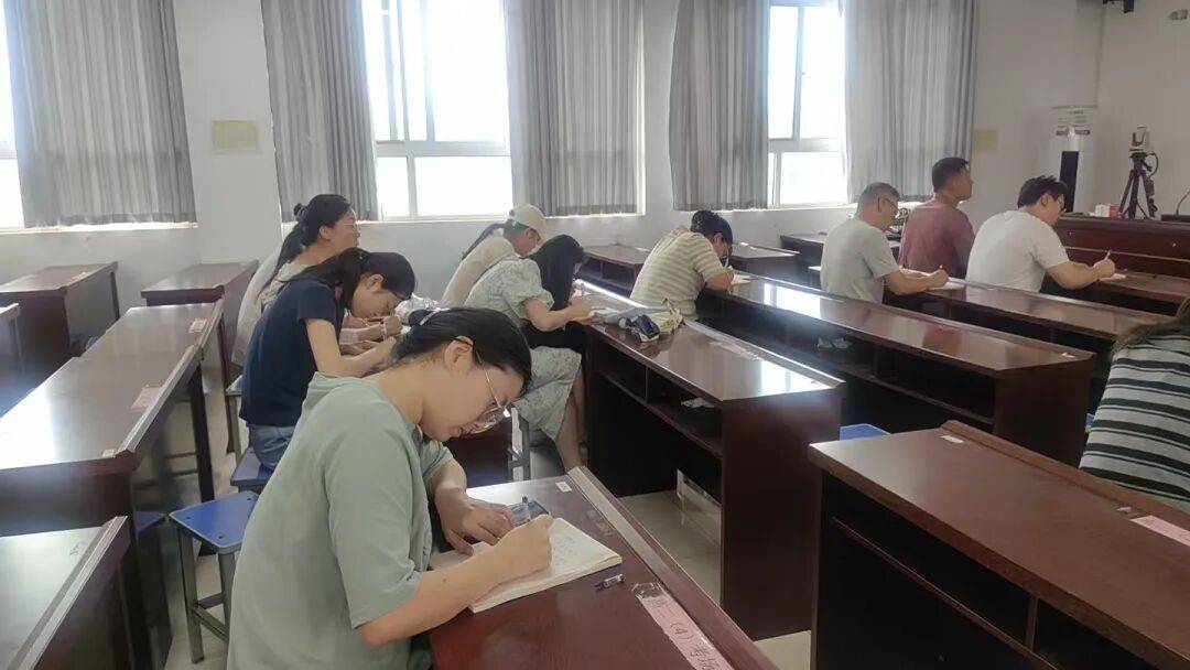 南陽市第六完全學校高階中學暑期全員系列專題培訓圓滿結束