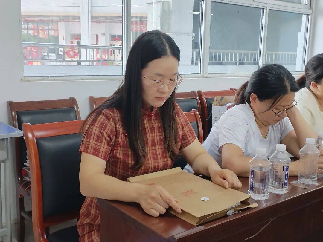 南陽市第六完全學校高階中學暑期全員系列專題培訓圓滿結束