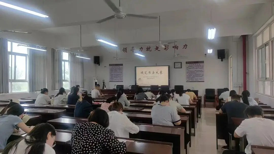 南陽市第六完全學校高階中學暑期全員系列專題培訓圓滿結束