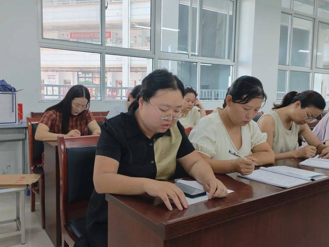 南陽市第六完全學校高階中學暑期全員系列專題培訓圓滿結束