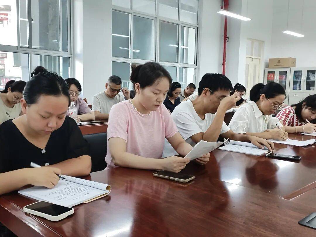 南陽市第六完全學校高階中學暑期全員系列專題培訓圓滿結束