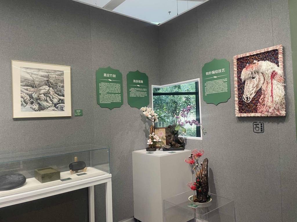 木雕、刺繡、麥稈畫……大牆非遺展，看見高牆裡的改造力量