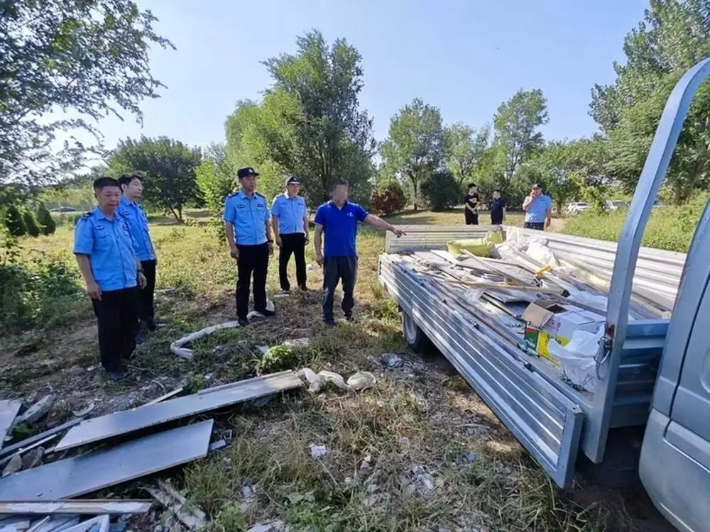 原建立築垃圾倒上黃河堤壩，濟南多部門聯動快速處置