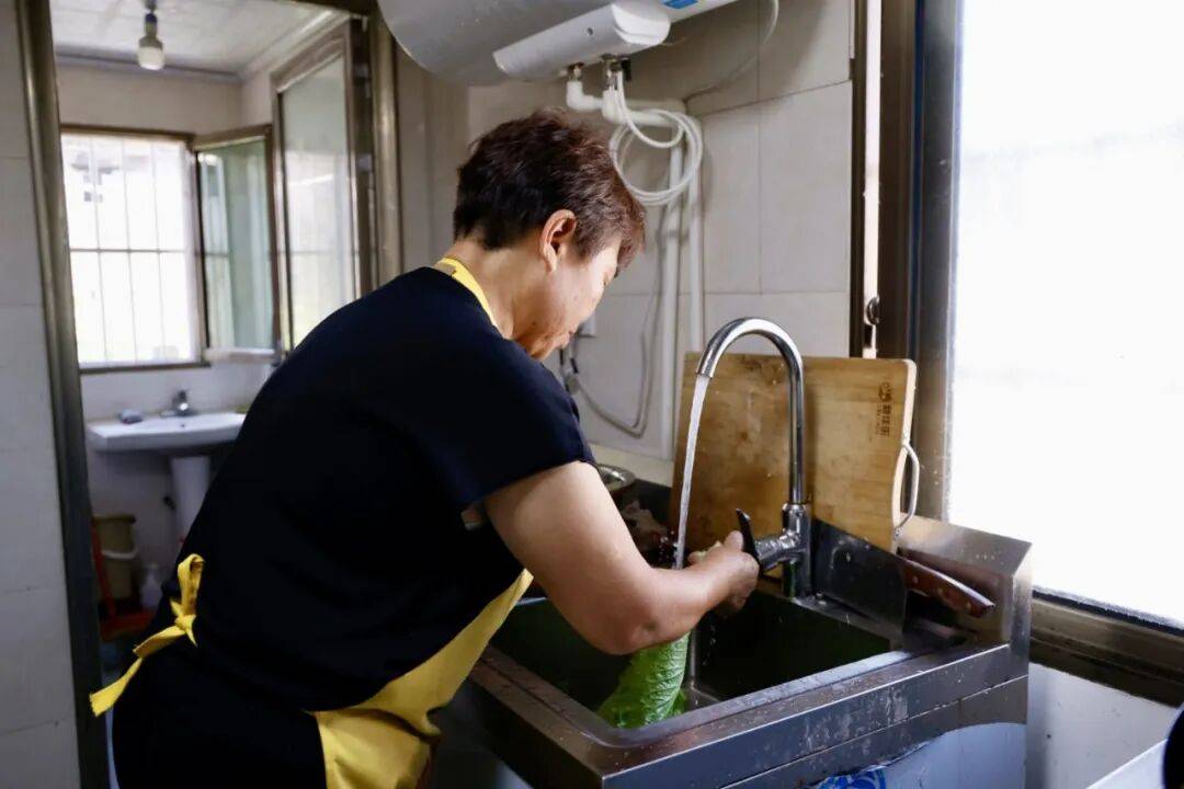 身邊榜樣丨清華選調生潘豎橫：把青春論文寫在黔北田埂上