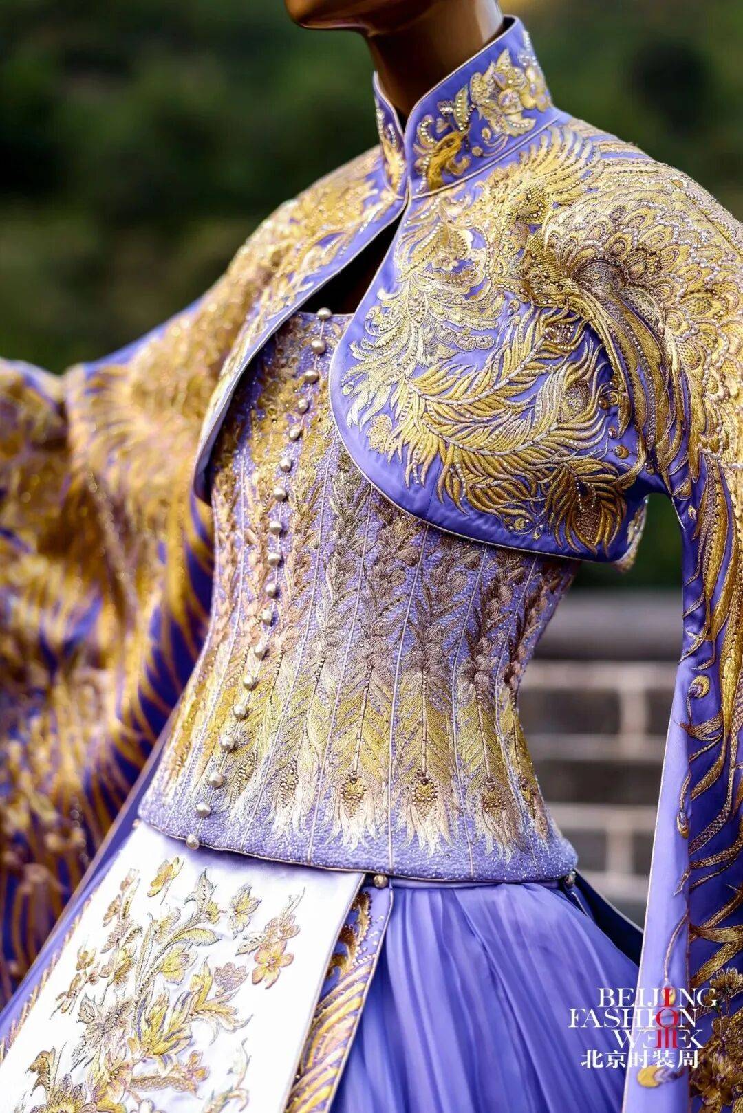千年雄關 × 絕美刺繡！2026年秋季北京時裝週新聞釋出會暨郭培居庸關長城高定藝術釋出活動舉辦